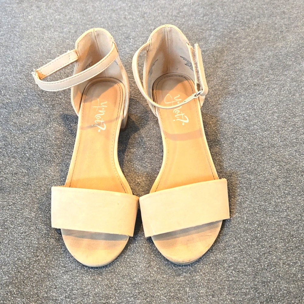 Tan dress shoes